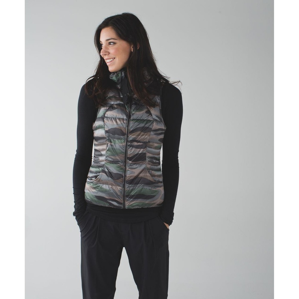 Lululemon‎ Women's Size 6 Fluffin Awesome Full Zip Puffer Goose Down Vest Camo - Picture 2 of 6
